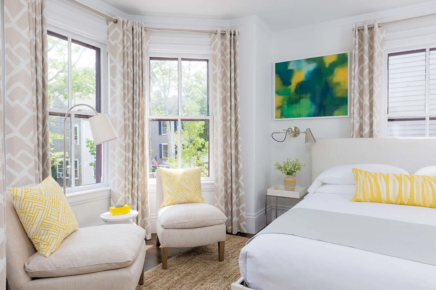 Guest room sitting area at 21 Broad Hotel