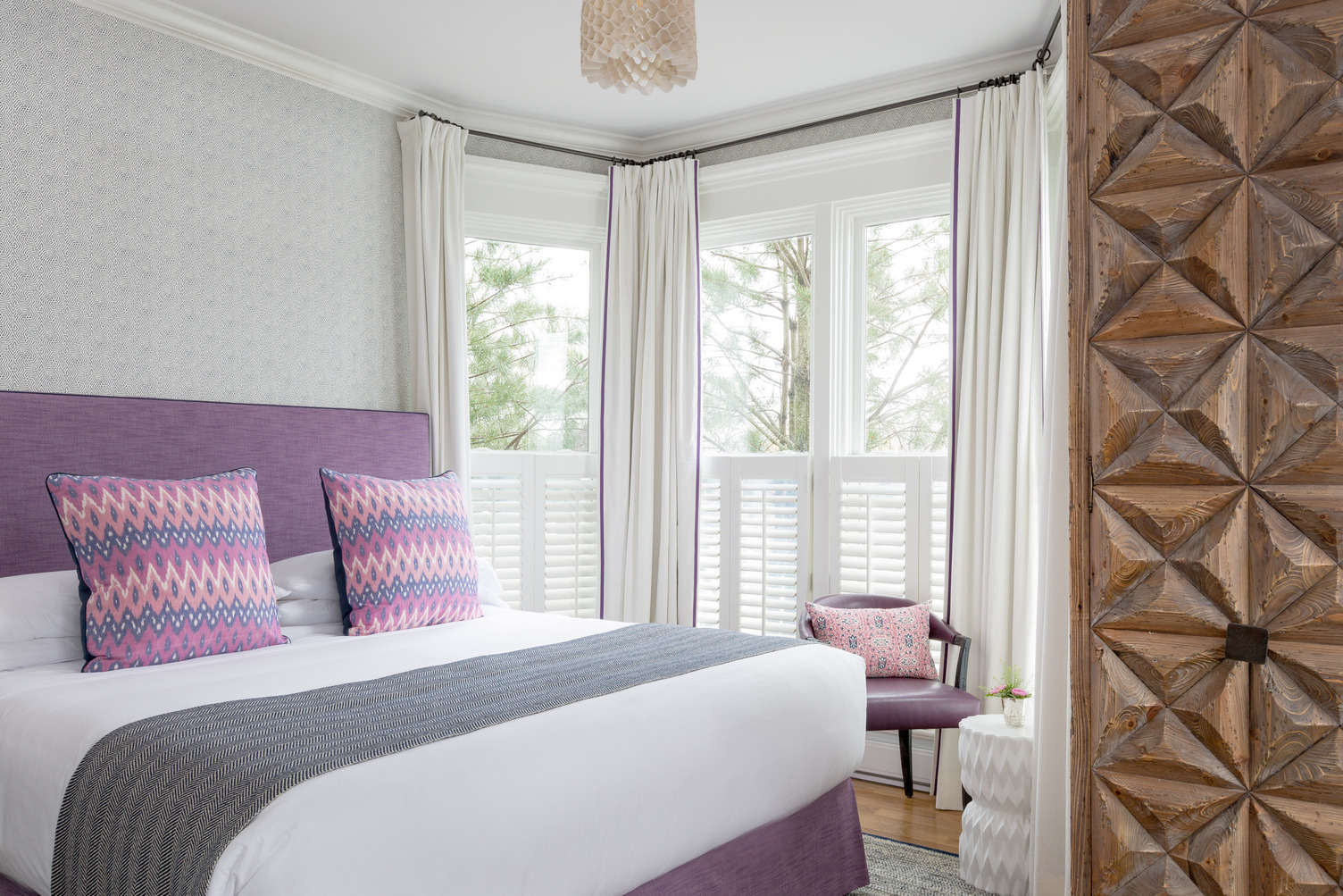 Guest room with purple accents and a seating area