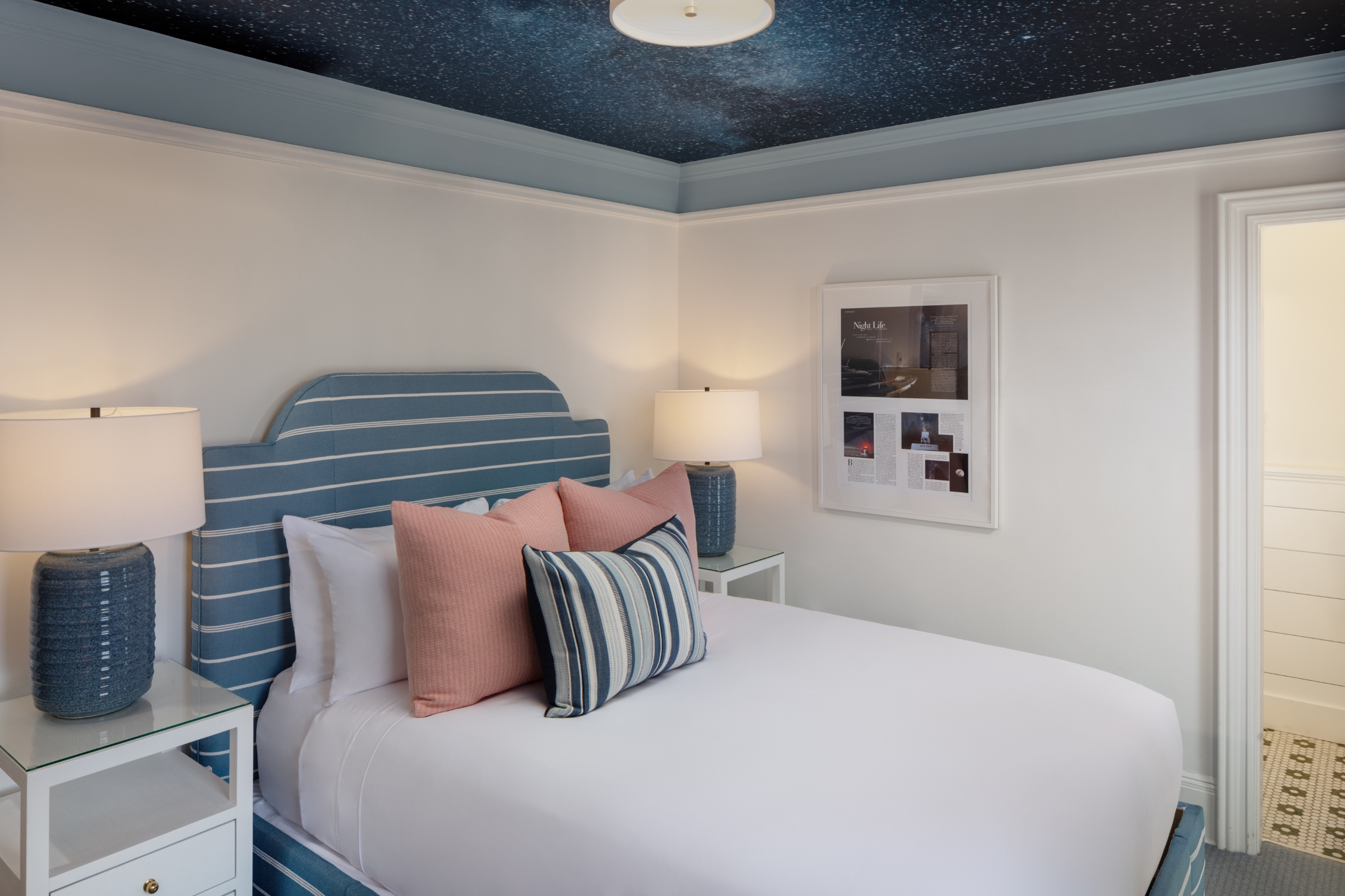 Standard Queen Room at 76 Main Ink Press Hotel