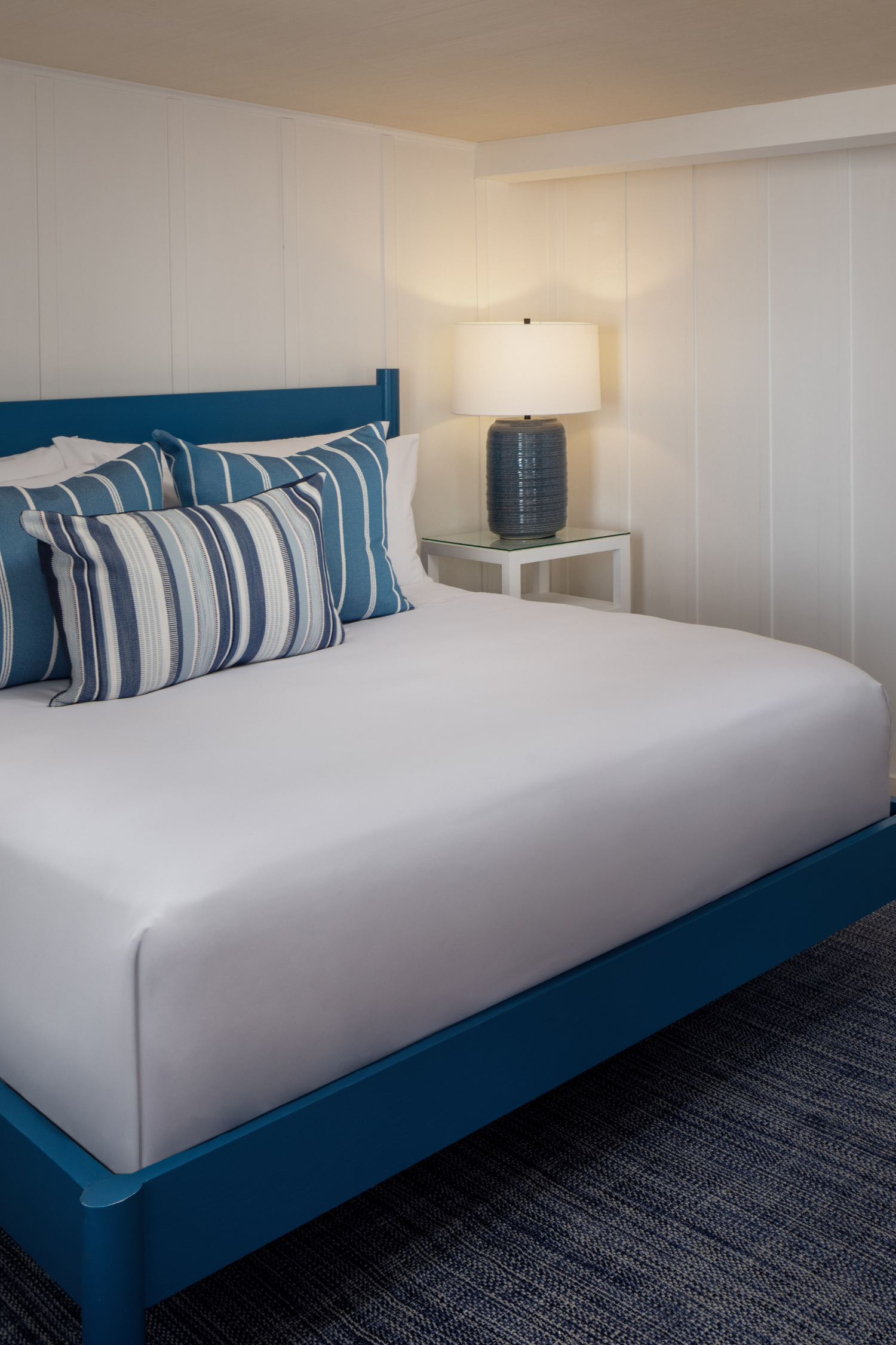 Queen Cottage Garden Room at 76 Main Ink Press Hotel