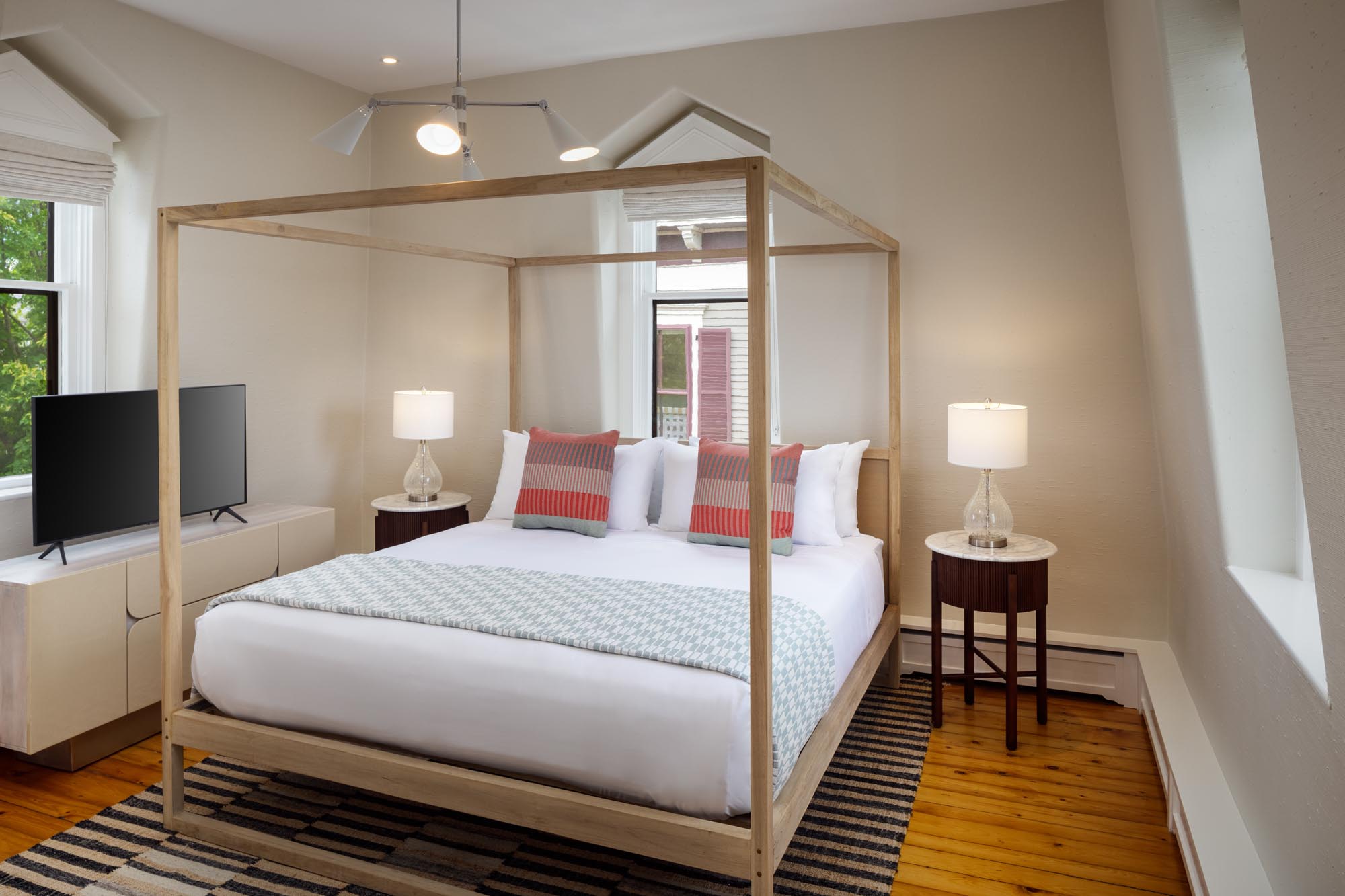 King guestroom with detached bath at 21 Broad