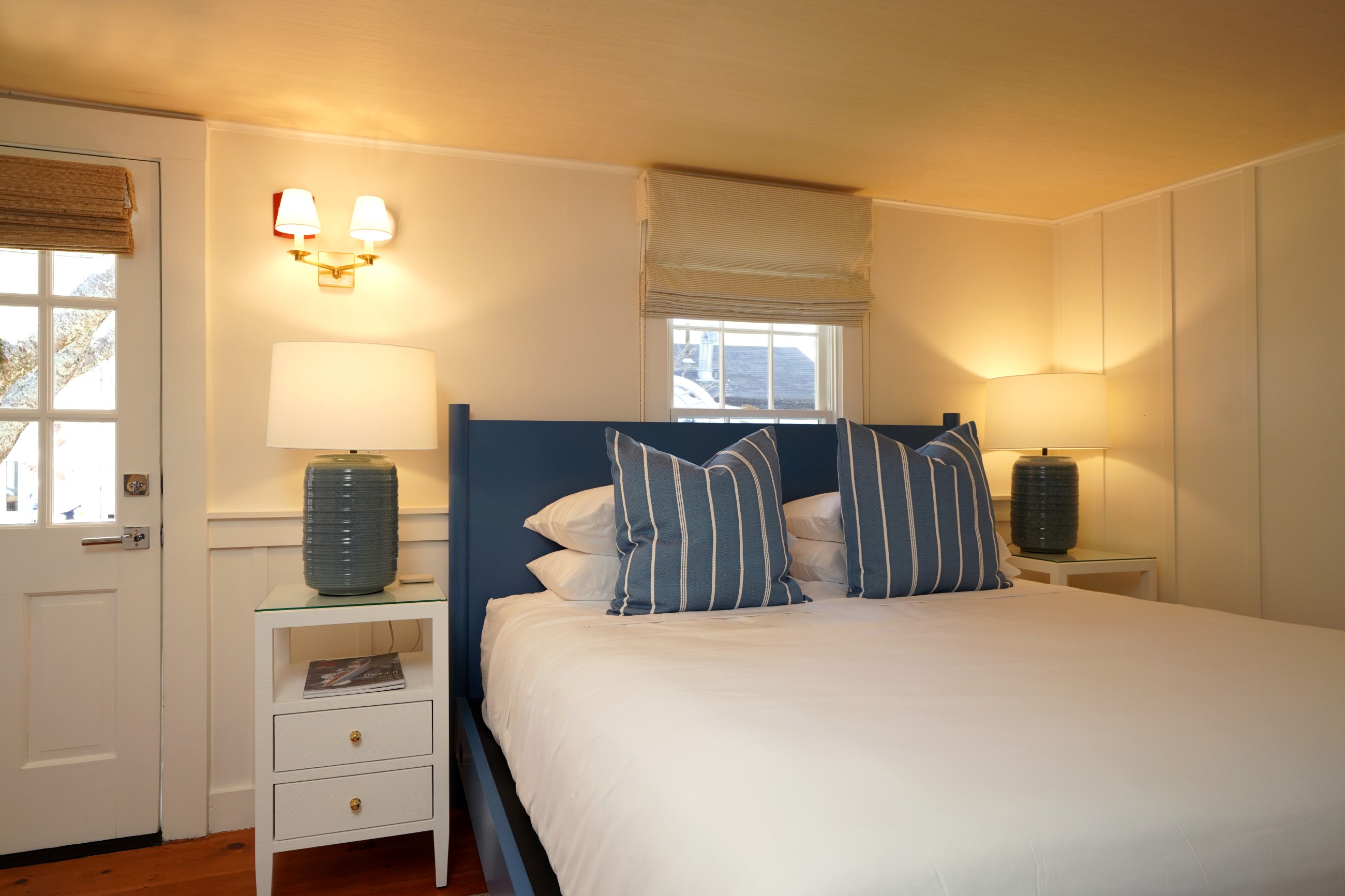 The Yacht Room at 76 Main Ink Press Hotel