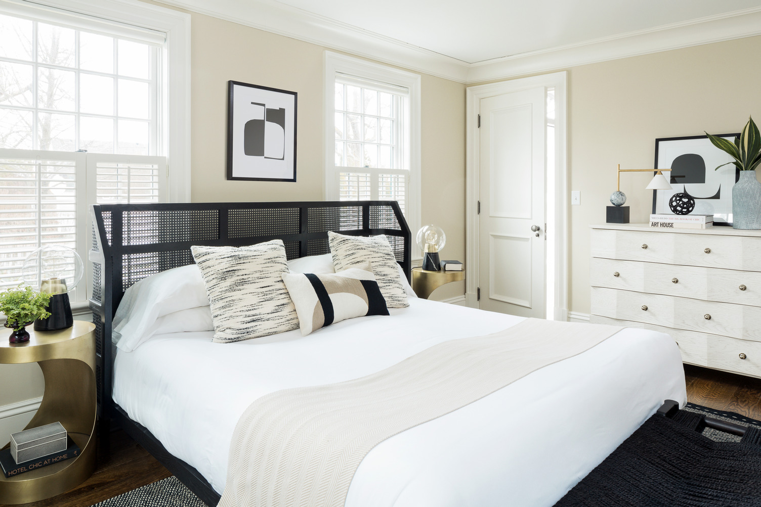 King Deluxe guest room at The Richard