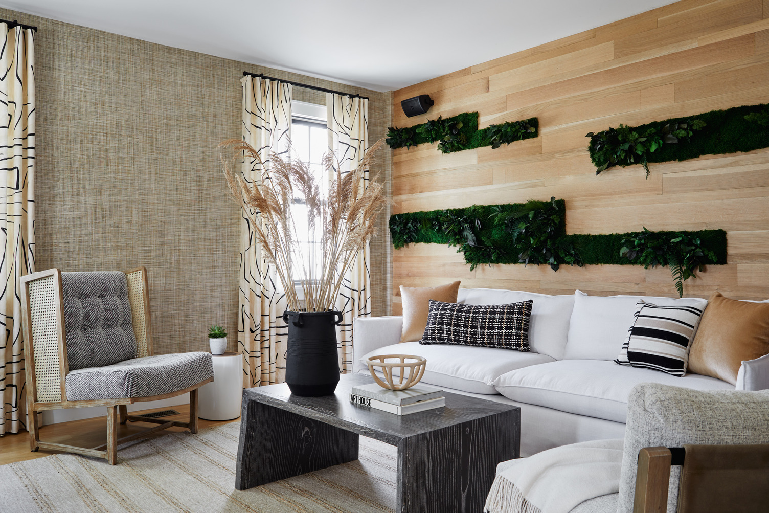 The lobby at The Edgartown Inn